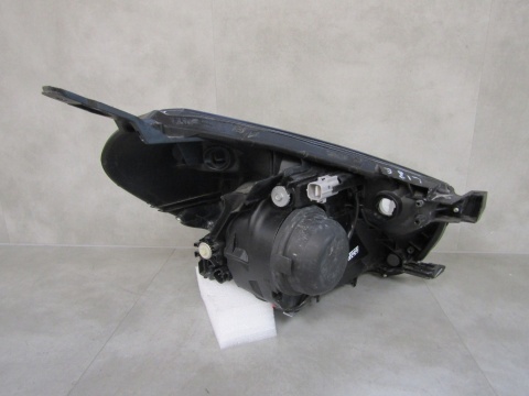 Lampa przód Aston Martin Cygnet 11-13 ZWYKŁA SOCZEWKA LH LEWA KOITO 74-1