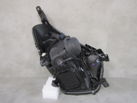 Lampa przód Aston Martin Cygnet 11-13 ZWYKŁA SOCZEWKA LH LEWA KOITO 74-1