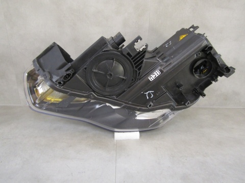 LAMPA PRZÓD AUDI A1 KSENON 8X 10-14 PRAWA RH