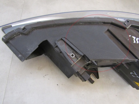 LAMPA PRZÓD AUDI A1 KSENON 8X 10-14 PRAWA RH