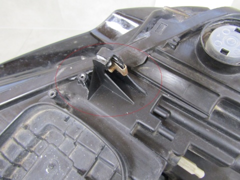Lampa przód Opel Crossland X ZWYKŁA 17-20 LH LEWA 13467967