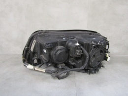 Lampa przód Volvo XC90 1 I LIFT KSENON SKRĘTNY 06-14 RH PRAWA 31111846