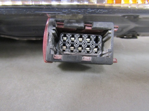 Lampa przód Volvo XC90 1 I LIFT KSENON SKRĘTNY 06-14 RH PRAWA 31111846
