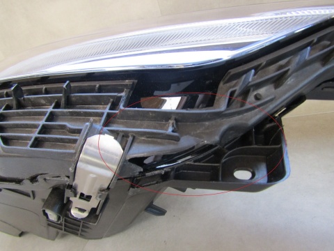 Lampa przód Volvo XC60 II MID LED 17-24 RH PRAWA 31420412