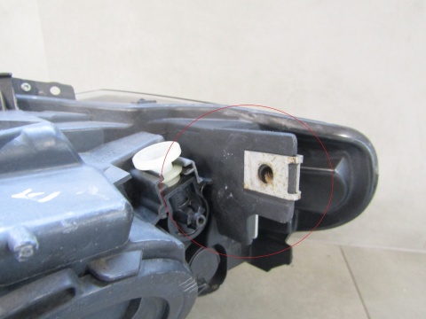 Lampa przód BMW 3 F30 F31 ZWYKŁA 11-15 RH PRAWA