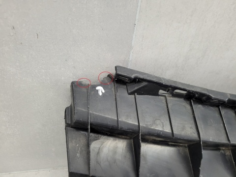 Grill atrapa kratka środkowa Toyota Urban Cruiser 08-14