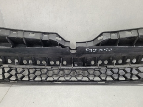 Grill atrapa kratka środkowa Toyota Urban Cruiser 08-14