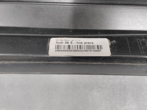 Listwa progowa prawa Audi A6 C8 4K0 S Line 18-