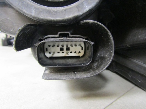 LAMPA PRZÓD FORD KUGA MK3 ZWYKŁA SOCZEWKA RH PRAWA 19-24 LV4B-13W029-AK