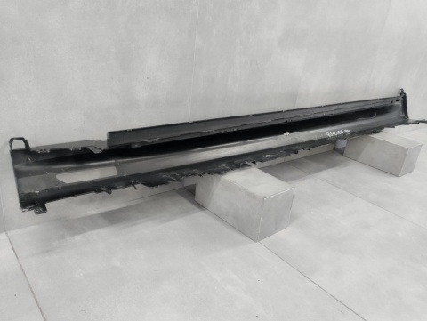 Listwa progowa prawa BMW X7 G07 18- próg 51777441108 stopień