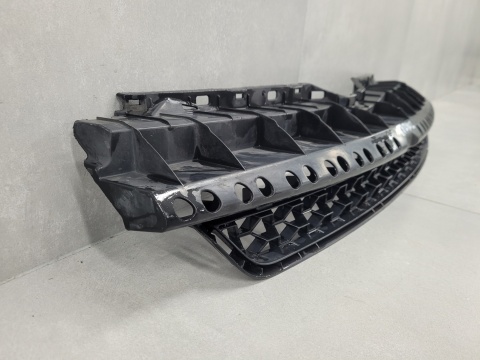 Grill atrapa kratka środkowa Toyota Urban Cruiser 08-14