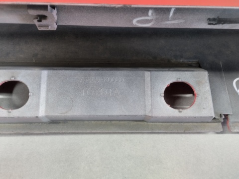Listwa progowa lewa Toyota Yaris 4 IV 20- Mazda 2 22- Hybrid