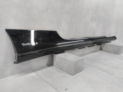 Listwa progowa prawa Mercedes C 205 CABRIO AMG 14-