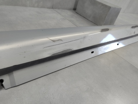 Listwa progowa prawa BMW 7 G11 15-22 M Pakiet krótki