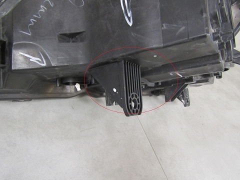 Lampa przód BMW X3 F25 KSENON NIESKRĘTNY 10-14 RH PRAWA