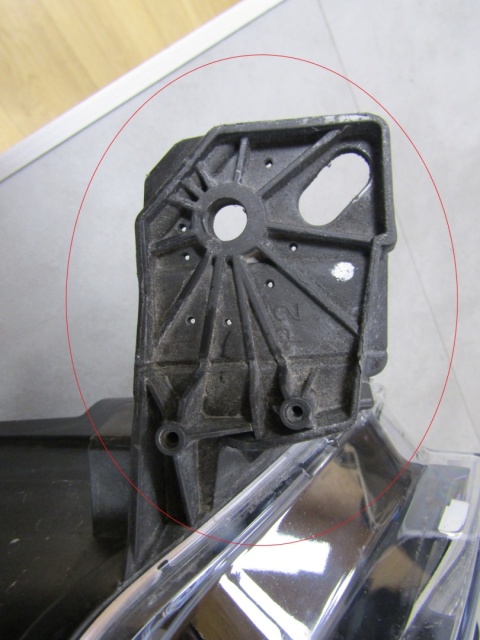 LAMPA PRZÓD TOYOTA PROACE CITY ZWYKŁA RH PRAWA19- 9835780580
