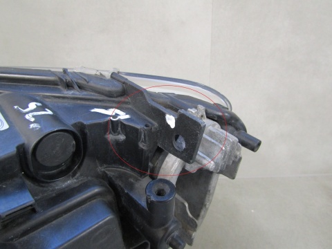 Lampa przód BMW 7 F01 F02 KSENON SKRĘTNY 08-12 RH PRAWA 7182150