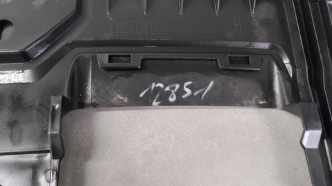 Osłona maskownica pasa przedniego przód górna AUDI Q8 4M8 18-