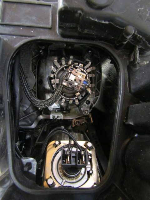 LAMPA PEZÓD FORD KUGA MK2 KSENON NIESKRĘTNY 13-16 RH PRAWA CV44-13D154-AH