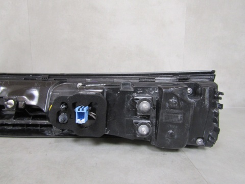 LAMPA TYŁ VOLKSWAGEN PASSAT B9 KOMBII BLENDA 3J0945307