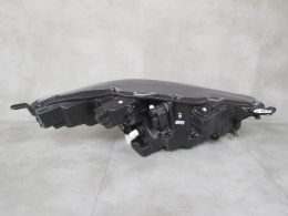 Lampa przód Toyota Yaris 4 IV LED 20- LH LEWA KOITO K0-8