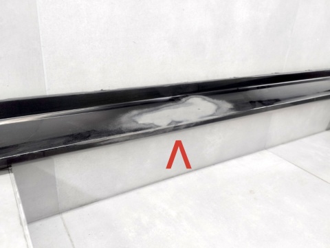 Listwa progowa prawa BMW M4 G82 G83 Coupe Cabri 21