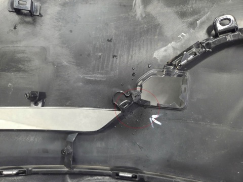 ZDERZAK TYŁ TYLNY Toyota Prius V 23-