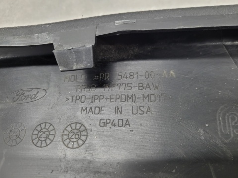 Listwa dokładka spoiler zderzaka przód przedniego Ford Mustang 6 VI