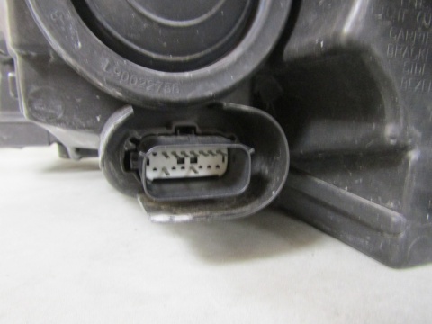 LAMPA PRZÓD FORD KUGA MK3 ZWYKŁA SOCZEWKA RH PRAWA 19-24 LV4B-13W029-AF