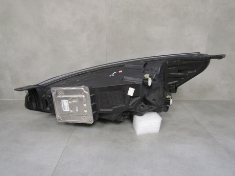LAMPA PRZÓD FORD FOCUS MK4 LED18- RH PRAWA