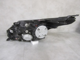 Lampa przód Toyota Avensis T27 ZWYKŁA SOCZEWKA 09-11 RH PRAWA