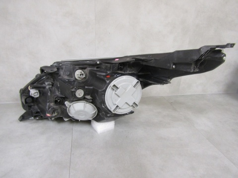 Lampa przód Toyota Avensis T27 ZWYKŁA SOCZEWKA 09-11 RH PRAWA