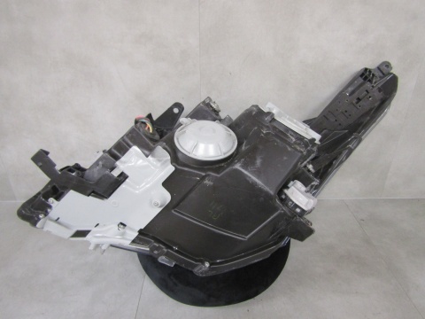 Lampa przód Toyota Avensis T27 ZWYKŁA SOCZEWKA 09-11 RH PRAWA