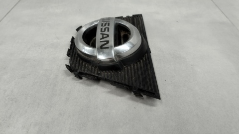 Znaczek emblemat logo grill przód NISSAN QASHQAI I J10 LIFT 09-