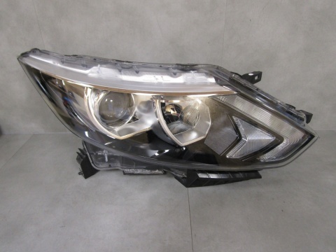 LAMPA PRZÓD NISSAN QASHQAI J11 ZWYKŁA SOCZEWKA Z LED RH PRAWA 13-17 100-18013