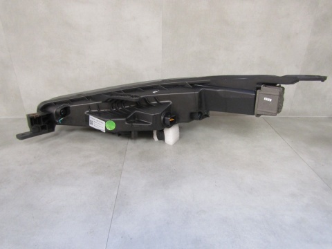 LAMPA PRZÓD MAXUS EUNIQ 6 FULL LED PRAWY C00371014 SV51-03
