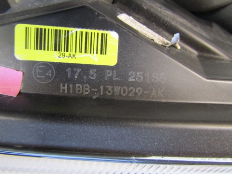 LAMPA PRZÓD FORD FIESTA MK8 VIII ZWYKŁA RH PRAWA 17-21 H1BB13W029-AK