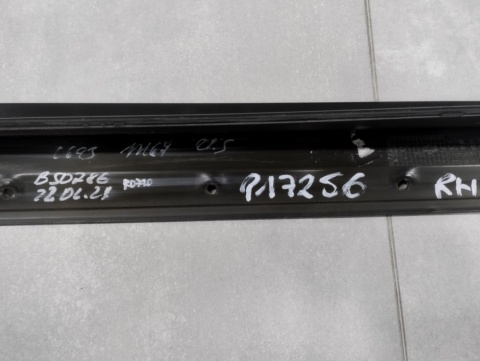 Listwa dokładka progowa progu prawa BMW 3 G20 G21 Performance 18- seda komb