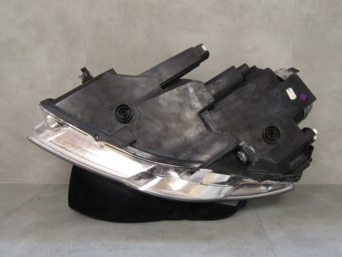 Lampa przód VW Passat B6 3C0 ZWYKŁA SOCZEWKA 05-10 RH 3C0941006