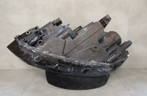 LAMPA PRAWA VOLKSWAGEN TOURAN III 3 15- RH 5TB941006A