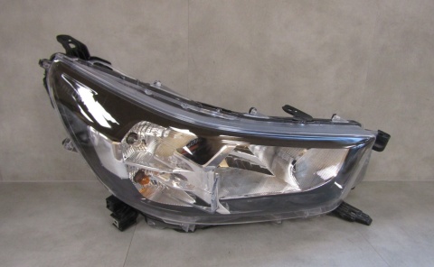 LAMPA PRZÓD TOYOTA HILUX 8 VIII LIFT ZWYKŁA 20- RH