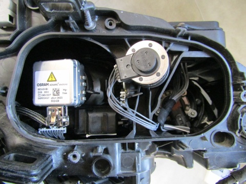 Lampa przód Volvo V60 S60 LIFT KSENON SKRĘTNY 14-18 LH LEWA 31420261