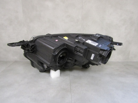 LAMPA PRZÓD TOYOTA PROACE CITY ZWYKŁA RH PRAWA19- 9835780580
