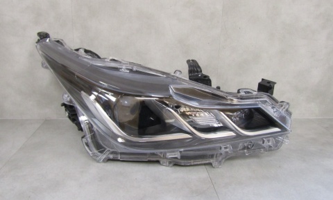 LAMPA PRZÓD TOYOTA COROLLA E21 SEDAN ZWYKŁA SOCZEWKA 18-23 RH 81130-02T31