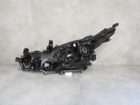 LAMPA PRZÓD TOYOTA COROLLA E21 SEDAN ZWYKŁA SOCZEWKA 18-23 RH 81130-02T31