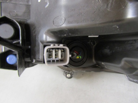 LAMPA PRZÓD TOYOTA COROLLA E21 SEDAN ZWYKŁA SOCZEWKA 18-23 RH 81130-02T31