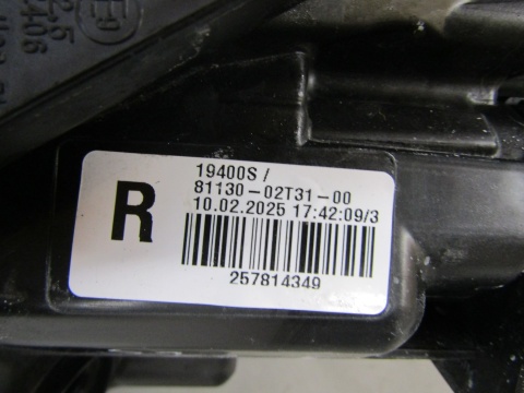 LAMPA PRZÓD TOYOTA COROLLA E21 SEDAN ZWYKŁA SOCZEWKA 18-23 RH 81130-02T31