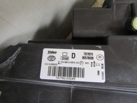 LAMPA PRZÓD TOYOTA PROACE CITY ZWYKŁA RH PRAWA19- 9835780580