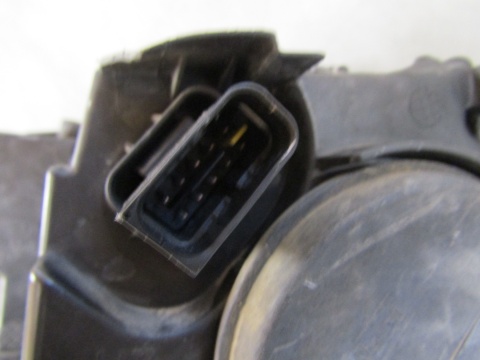 LAMPA PRZÓD TOYOTA PROACE CITY ZWYKŁA RH PRAWA19- 9835780580
