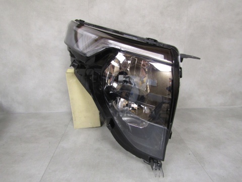Lampa przód Ford Transit Courier MK3 ZWYKŁA 23- RH PRAWA R2X6 13E014 AE